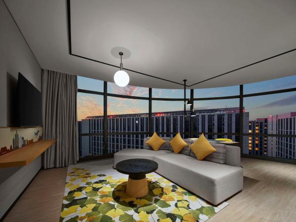 Hilton Garden Inn Beijing Daxing International Airport : photo 2 de la chambre suite deluxe avec lit king-size