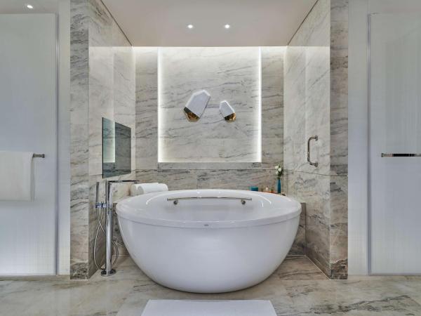 Hilton Chongqing Liangjiang New Area : photo 8 de la chambre suite deluxe avec lit king-size