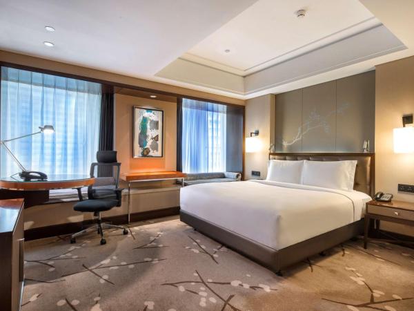 DoubleTree by Hilton Chongqing North : photo 1 de la chambre chambre lit king-size pour personnes à mobilité réduite