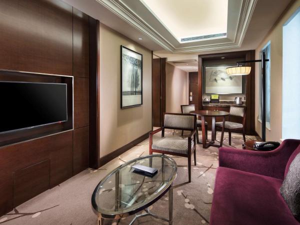 DoubleTree by Hilton Chongqing North : photo 3 de la chambre suite king exécutive avec accès au salon