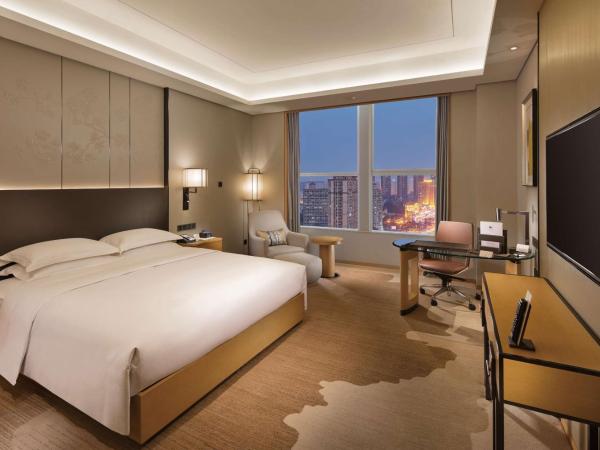 Doubletree By Hilton Chengdu Longquanyi : photo 1 de la chambre chambre lit king-size exécutive