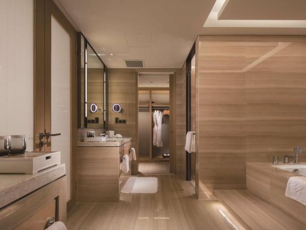 Doubletree By Hilton Chengdu Longquanyi : photo 8 de la chambre suite lit king-size 1 chambre exécutive