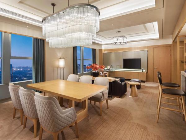 Doubletree By Hilton Chengdu Longquanyi : photo 5 de la chambre suite lit king-size 1 chambre exécutive