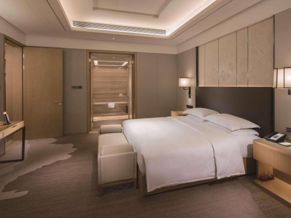 Doubletree By Hilton Chengdu Longquanyi : photo 7 de la chambre suite lit king-size 1 chambre exécutive