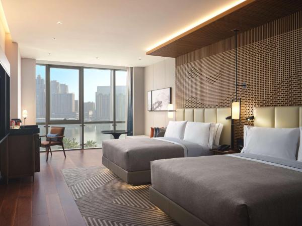 Canopy By Hilton Hangzhou Jinsha Lake : photo 3 de la chambre chambre deluxe avec 2 lits queen-size - vue sur lac