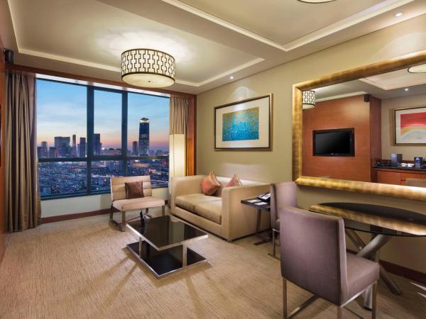 DoubleTree by Hilton Shenyang : photo 3 de la chambre suite king exécutive avec accès au salon