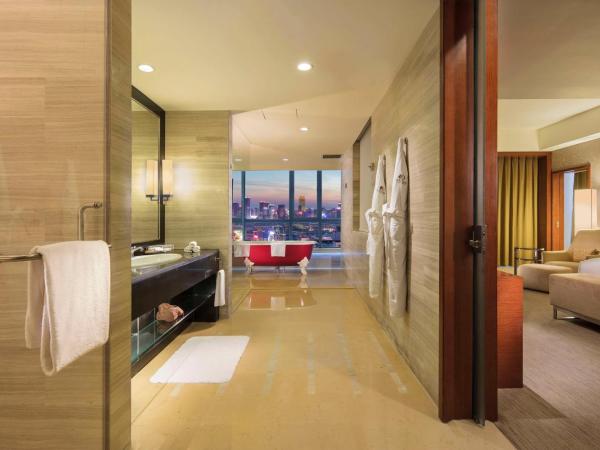 DoubleTree by Hilton Shenyang : photo 7 de la chambre suite deluxe avec lit king-size