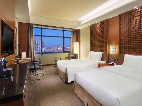 DoubleTree by Hilton Shenyang : photo 2 de la chambre chambre lits jumeaux exécutive avec accès au salon