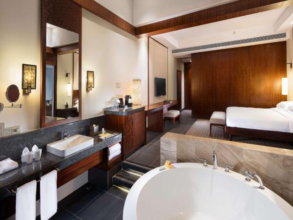 Hilton Sanya Yalong Bay Resort & Spa : photo 4 de la chambre double balcony deluxe ocean view suite