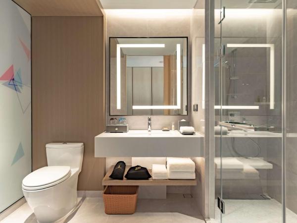 Hilton Garden Inn Shenzhen World Exhibition & Convention Center : photo 4 de la chambre chambre lit king-size