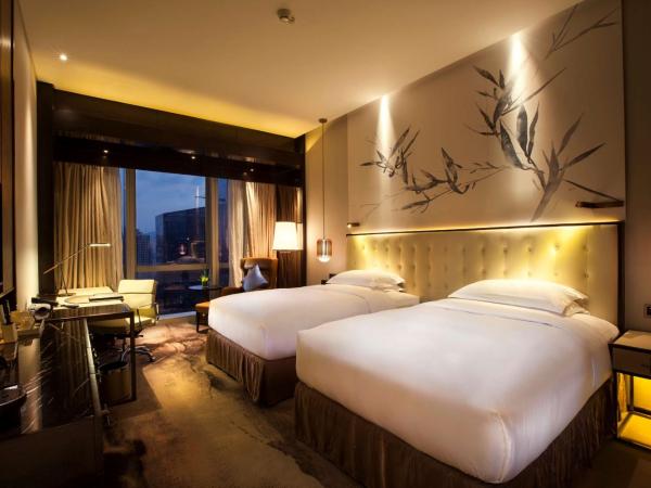 Hilton Shenzhen Futian, Metro Station at Hotel Front Door, Close to Futian Convention & Exhibition Center : photo 3 de la chambre chambre lits jumeaux exécutive - accès au salon