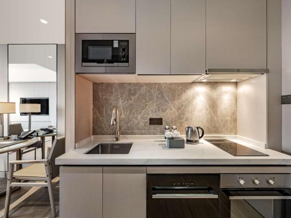 DoubleTree By Hilton Shenzhen Nanshan Hotel & Residences : photo 5 de la chambre appartement 1 chambre avec lit king-size