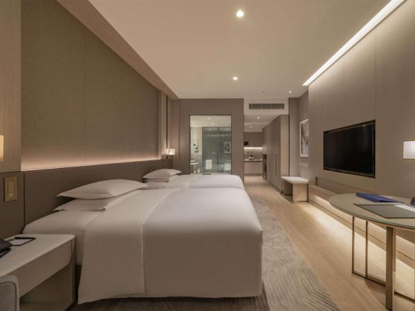 DoubleTree By Hilton Shenzhen Nanshan Hotel & Residences : photo 2 de la chambre studio lits jumeaux - vue sur ville