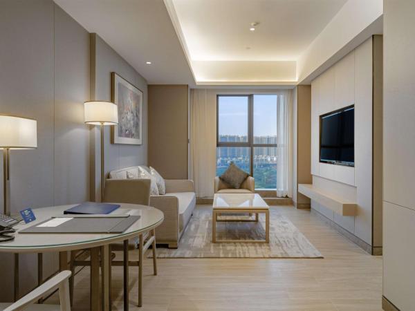 DoubleTree By Hilton Shenzhen Nanshan Hotel & Residences : photo 6 de la chambre appartement 1 chambre avec lit king-size