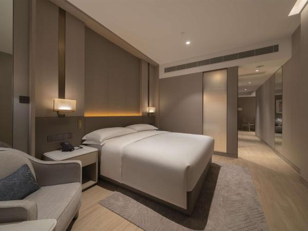 DoubleTree By Hilton Shenzhen Nanshan Hotel & Residences : photo 7 de la chambre appartement 1 chambre avec lit king-size