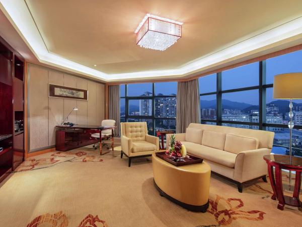 Hilton Guangzhou Baiyun - Free Shuttle Bus and Registration Counter for Canton Fair Period : photo 4 de la chambre suite lit king-size exécutive