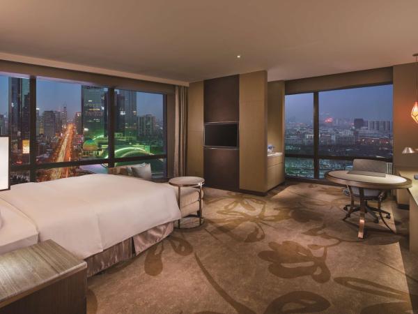 Hilton Shenyang : photo 2 de la chambre chambre exécutive deluxe avec lit king-size