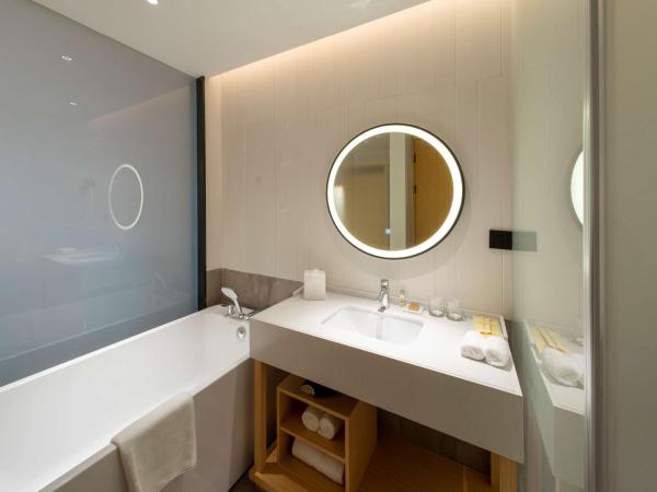 Hilton Garden Inn Shenzhen Nanshan Avenue : photo 4 de la chambre chambre lit king-size premium