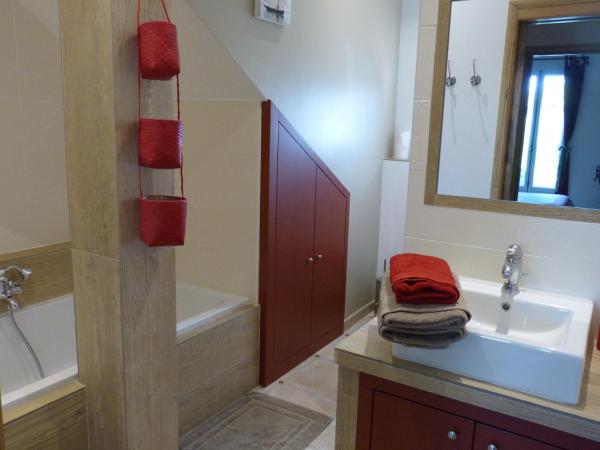 Gîte du Pagoulin - Chambres d'hôtes : photo 5 de la chambre chambre double avec salle de bains privative