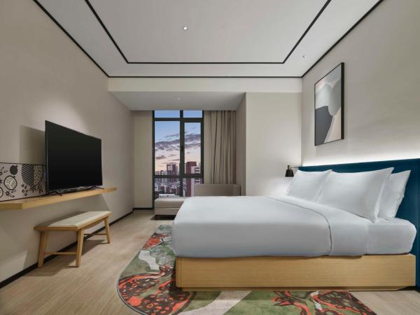 Hilton Garden Inn Tianjin Huayuan : photo 1 de la chambre suite premium lit king-size