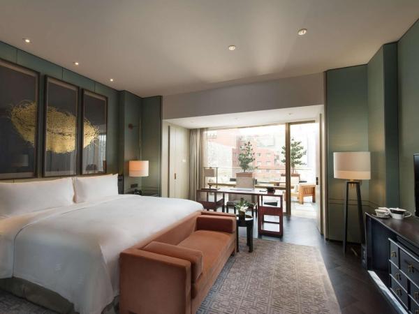 Waldorf Astoria Beijing : photo 2 de la chambre chambre premier lit king-size avec terrasse