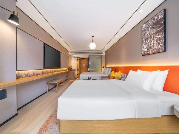 Hilton Garden Inn Chengdu Kuanzhai Alley : photo 4 de la chambre chambre double de luxe avec 2 lits doubles et balcon