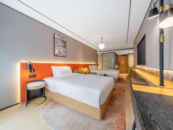 Hilton Garden Inn Chengdu Kuanzhai Alley : photo 6 de la chambre chambre double de luxe avec 2 lits doubles et balcon