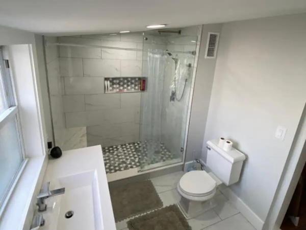 Home near University City : photo 6 de la chambre chambre double avec salle de bains privative séparée