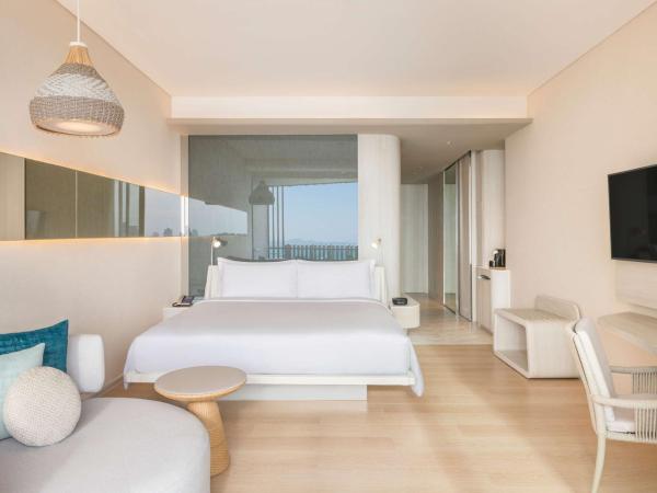 Hilton Pattaya : photo 5 de la chambre chambre exécutive lit king-size - vue sur océan