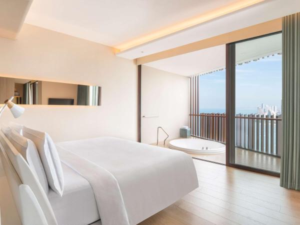 Hilton Pattaya : photo 2 de la chambre suite lit king-size premium océan
