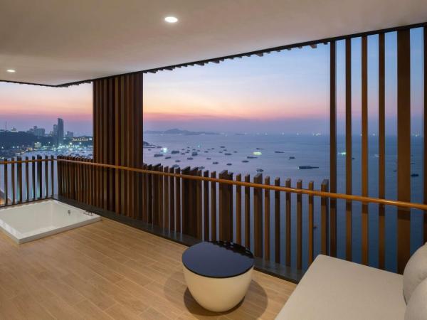 Hilton Pattaya : photo 4 de la chambre suite lit king-size prestige océan