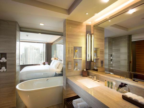 Hilton Sukhumvit Bangkok : photo 8 de la chambre suite lit king-size excutive