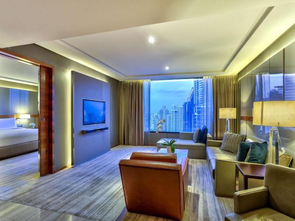 Hilton Sukhumvit Bangkok : photo 4 de la chambre suite lit king-size exécutive
