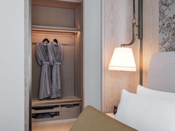 Waldorf Astoria Bangkok : photo 2 de la chambre chambre lit king-size de luxe - vue sur parc.