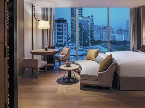 Waldorf Astoria Bangkok : photo 7 de la chambre chambre lit king-size de luxe - vue sur parc.