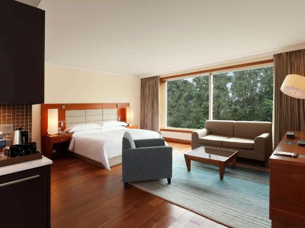 Hilton Bangalore Embassy GolfLinks : photo 2 de la chambre studio lit king-size - accessible aux personnes à mobilité réduite