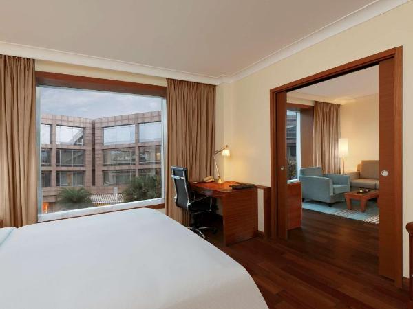Hilton Bangalore Embassy GolfLinks : photo 2 de la chambre deluxe king room with pool or golf view