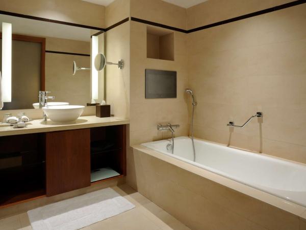 Hilton Bangalore Embassy GolfLinks : photo 5 de la chambre one-bedroom king suite with club lounge
