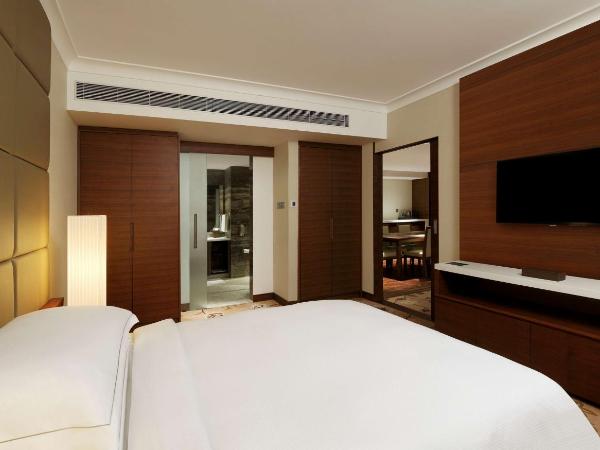 Hilton Bangalore Embassy GolfLinks : photo 4 de la chambre two-bedroom luxury suite with club lounge