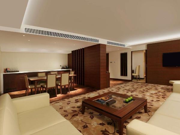 Hilton Bangalore Embassy GolfLinks : photo 5 de la chambre two-bedroom luxury suite with club lounge