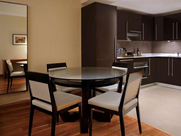 Hilton Bangalore Embassy GolfLinks : photo 4 de la chambre one-bedroom king suite with club lounge