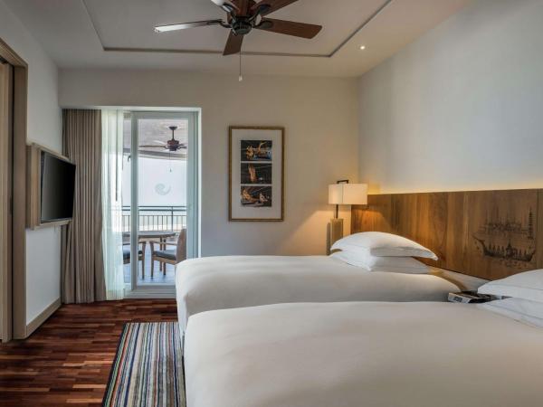 Hilton Hua Hin Resort & Spa : photo 1 de la chambre suite lits jumeaux exécutive avec accès au salon club - vue sur océan
