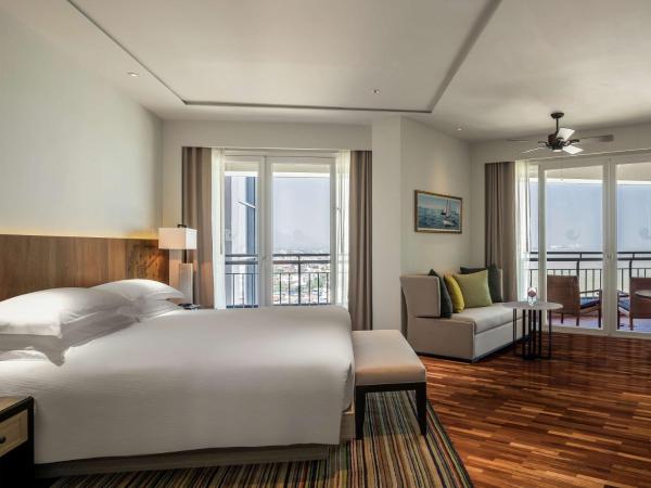 Hilton Hua Hin Resort & Spa : photo 1 de la chambre suite junior lit king-size exécutive avec accès au salon club