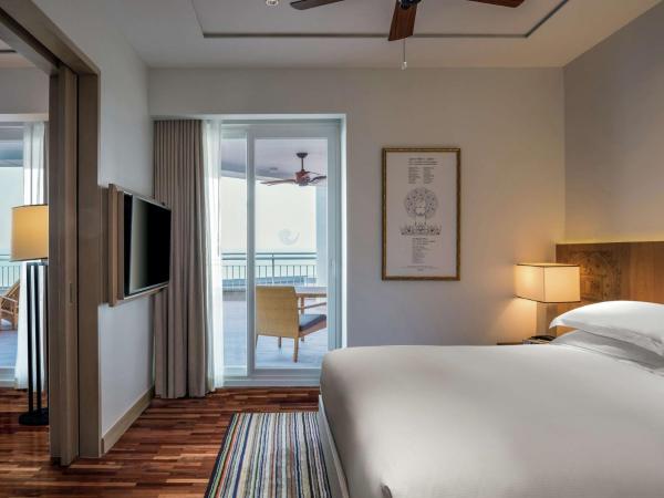 Hilton Hua Hin Resort & Spa : photo 1 de la chambre suite lit king-size exécutive avec accès au salon club - vue sur océan