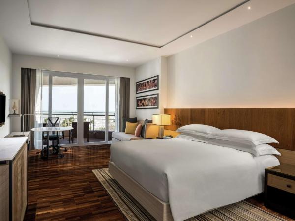 Hilton Hua Hin Resort & Spa : photo 1 de la chambre chambre lit king-size exécutive avec accès au salon club - vue sur océan