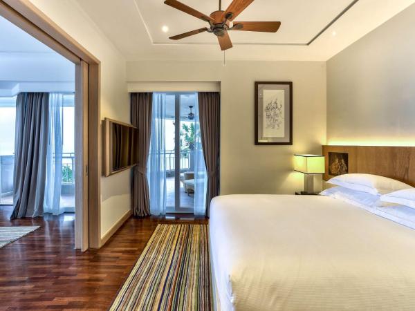 Hilton Hua Hin Resort & Spa : photo 3 de la chambre suite lit king-size exécutive avec accès au salon club - vue sur océan