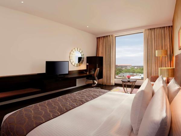 Hilton Jaipur : photo 3 de la chambre chambre lit king-size - vue sur montagne