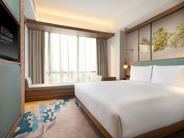 Hilton Garden Inn Jakarta Taman Palem : photo 1 de la chambre suite 1 chambre lit king-size