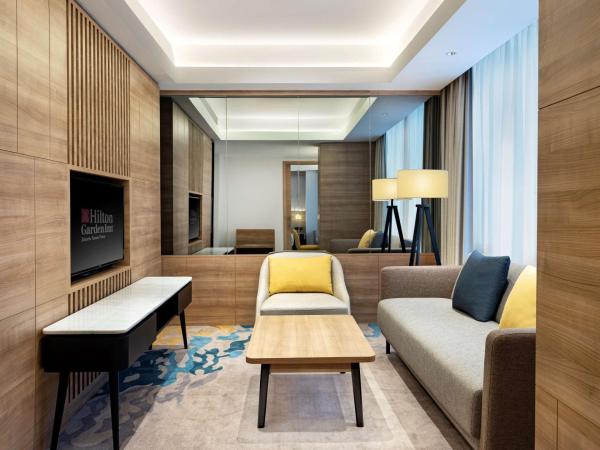 Hilton Garden Inn Jakarta Taman Palem : photo 3 de la chambre suite 1 chambre lit king-size