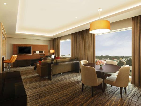 Hilton Chennai : photo 4 de la chambre suite king exécutive avec accès au salon